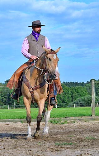 © TGT® Kreinberg: TGT®-Trainer Alexander Ittershagen auf „Tivio“  und Rika Kreinberg auf „Hispanica“ (links)